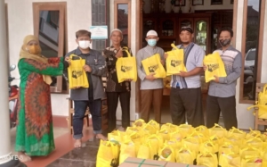 Ramadhan Berbagi, Hj Endang Maria : “Sedekah Wujud Rasa Syukur Nikmat”