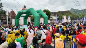 LDII Wonogiri Meriahkan Jalan Sehat Hari Amal Bakti Kemenag ke 79
