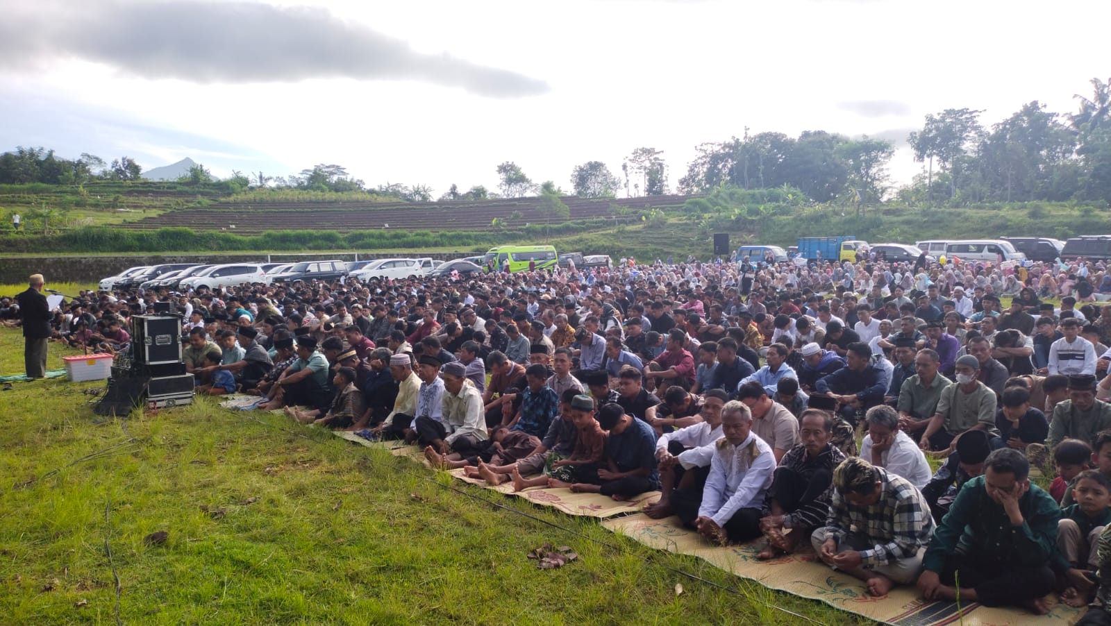 Merajut Silaturahmi di Hari Kemenangan: Warga Balepanjang Gelar Sholat Idul Fitri Berjamaah