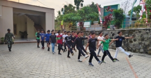 Perkuat Karakter, LDII Purwantoro Gelar Latihan Baris-Berbaris Bersama Koramil